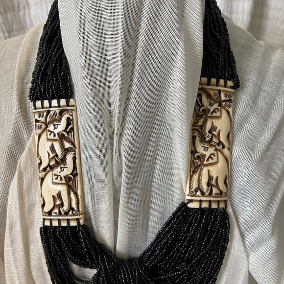 Tibetan necklace with carved elephants - Picture 1 of 1